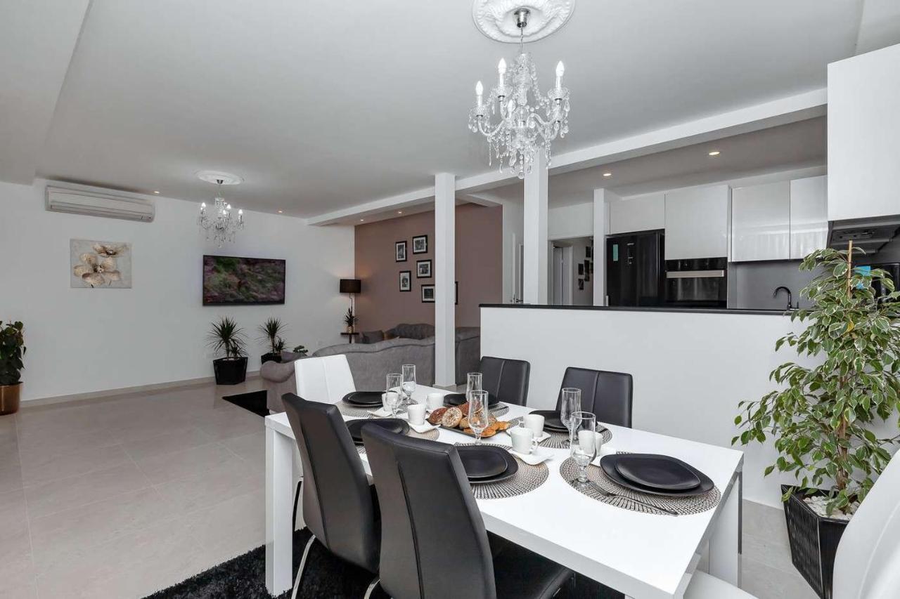 Luxurious Apartment Nino Makarska Exterior photo