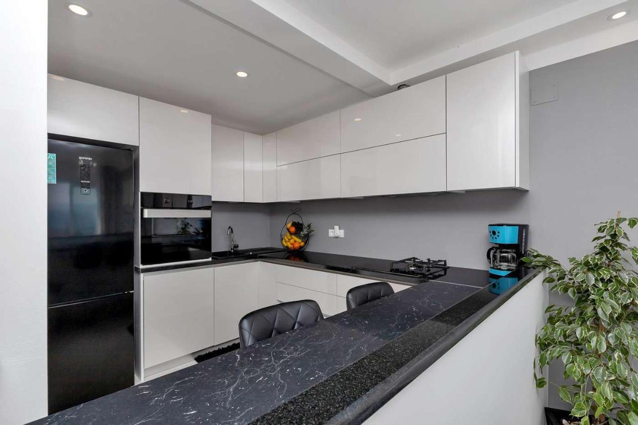 Luxurious Apartment Nino Makarska Exterior photo